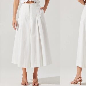 Wide leg white culotte pants in size XS, brand new with tags